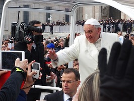 Papa Francisc reformează instituțiile financiare ale Vaticanului  