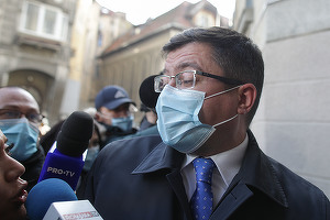 GALERIE FOTO Fostul ministru Costel Alexe s-a prezentat la DNA