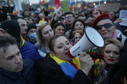 VIDEO&FOTO Sute de persoane au ieșit să protesteze pe străzile marilor orașe din România împotriva restricțiilor în pandemie