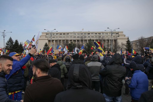 VIDEO&FOTO Sute de persoane au ieșit să protesteze pe străzile marilor orașe din România împotriva restricțiilor în pandemie