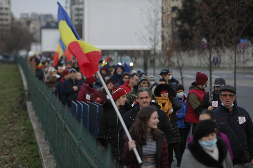 VIDEO&FOTO Sute de persoane au ieșit să protesteze pe străzile marilor orașe din România împotriva restricțiilor în pandemie