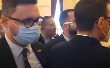 VIDEO Ceartă și îmbrânceli în Parlamentul României