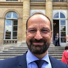 Surse: Propunerea PLUS pentru Ministerul Sănătății ar putea fi Radu Lupescu, medicul decorat de președintele Macron