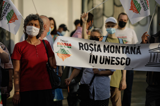 FOTO Protest la Palatul Cotroceni pentru Roșia Montană. Un elefant, plimbat în zonă