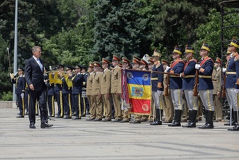 Iohannis scapă de amenda pentru „niște penali"
