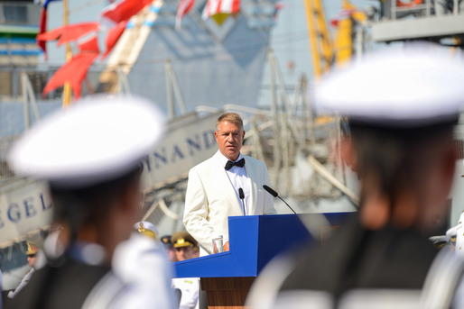 FOTO Iohannis, cu papion de Ziua Marinei: Fără o armată puternică, România nu își poate menține statutul de membru NATO