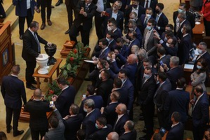 Deputatul Cosmin Șandru, urmărit penal pentru dare de mită cu privire la moțiunea de demitere a Guvernului