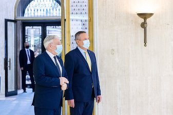 VIDEO&FOTO Guvernatorul BNR, Mugur Isărescu, chemat de premierul Ciucă la Guvern 