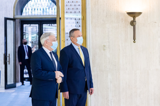 VIDEO&FOTO Guvernatorul BNR, Mugur Isărescu, chemat de premierul Ciucă la Guvern 