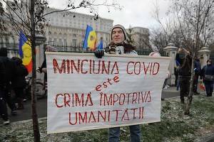 VIDEO&FOTO Conflicte în fața Parlamentului - Protestatari AUR forțează intrarea în clădire. SPP a blocat intrările