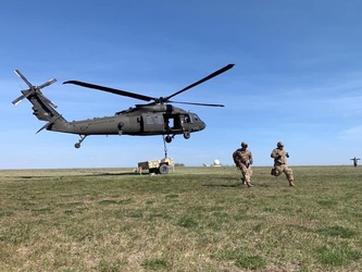 Iohannis și șeful NATO se duc astăzi la Kogălniceanu. Baza îi întâmpină cu un război local de miliarde de euro