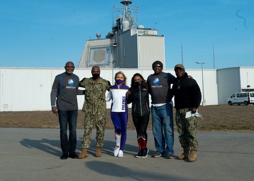 FOTO Militarii americani de la Deveselu s-au distrat cu vedete NFL și majorete în weekendul Super Bowl
