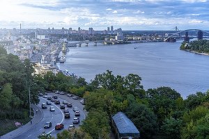 ULTIMA ORĂ VIDEO&FOTO Forțele ruse au lansat atacuri cu rachete și artilerie în mai multe orașe ucrainene, inclusiv Kiev. Bloc cu apartamente lovit