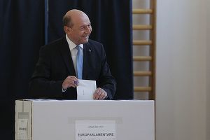 Băsescu, care trebuie să plece din vila de protocol, obligație anunțată de Profit.ro, caută acum să cumpere un apartament cu 3 camere. Cerințele bifate de fostul șef de stat: Să nu fiu izolat de lume, să am magazine aproape....