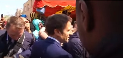 VIDEO Macron, atacat cu roșii la prima ieșire publică după realegerea ca președinte