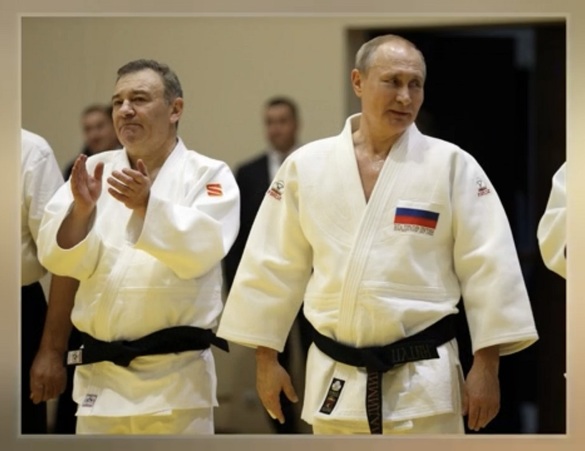 Arkadi Rotenberg, alături de Vladimir Putin. Sursă foto: captură YouTube