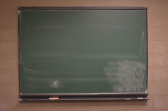 Ministrul Educației anunță înlocuirea tablelor clasice cu unele interactive în toate școlile din țară