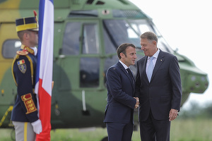 VIDEO&GALERIE FOTO Macron s-a întâlnit cu Iohannis la Baza Kogălniceanu. "Războiul este la porțile României"