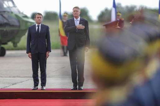 VIDEO&GALERIE FOTO Macron s-a întâlnit cu Iohannis la Baza Kogălniceanu. "Războiul este la porțile României"