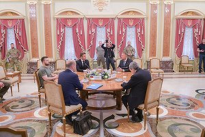 VIDEO&FOTO Liderii Franței, Germaniei, Italiei și României, la Kiev - Acord unanim ca Ucraina să obțină „imediat” statutul de candidat la aderarea la UE