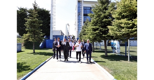 VIDEO&FOTO Premierul Ciucă s-a dus, cu directoarea sponsorului OMV Petrom, la Hagi și Gică Popescu 