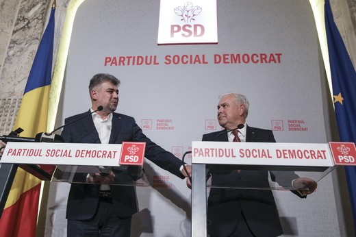 VIDEO Ciucă și Ciolacu au uitat să îl ia cu ei la fabrica de camioane pentru Armată pe noul ministru al Apărării
