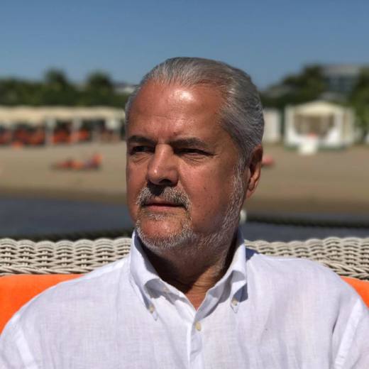 Adrian Năstase, despre culisele privatizării Petrom și opoziția Austriei pentru aderarea României la Schengen. „Scriu aceste rânduri cu o oarecare tristețe.”