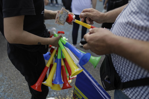 GALERIE FOTO Greva în educație continuă. Peste 15.000 de cadre didactice, în marș din Piața Victoriei la Cotroceni