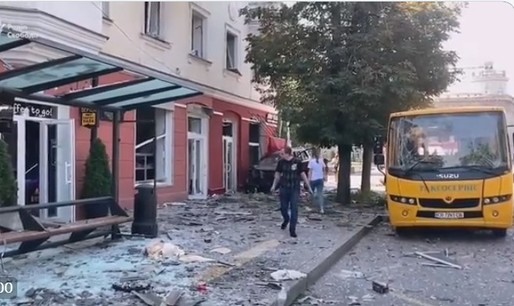 VIDEO Cel puțin șapte morți și 90 de răniți într-un atac al Rusiei asupra orașului Cernihiv