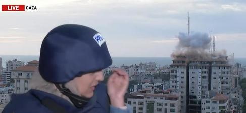 VIDEO Israelul a doborât Palestine Tower din Gaza. Tel Aviv, atacat cu 150 de rachete. Turiști la aeroport cu ultimele curse permise, pe jos pe pista de aterizare