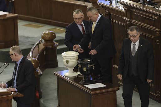 VIDEO&FOTO Senatul a votat ridicarea imunității senatorului PNL Florin Cîțu, fost premier, în dosarul achiziției de vaccinuri din pandemie