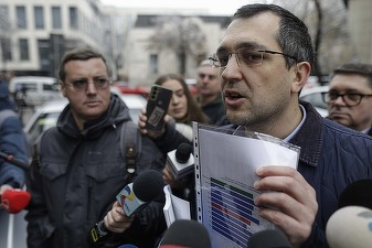 Vlad Voiculescu, urmărit penal de DNA în dosarul vaccinurilor din pandemie / Este acuzat de abuz în serviciu, cu consecințe deosebit de grave