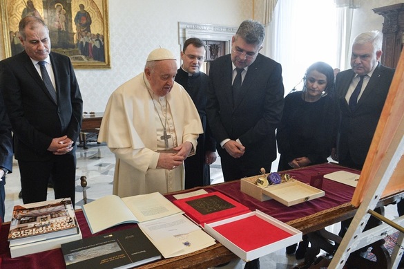 FOTO&VIDEO Premierul Marcel Ciolacu s-a întâlnit cu Papa Francisc. Ce mesaj i-a transmis Suveranului Pontif. Întâlnire și cu Giorgia Meloni, premierul Italiei