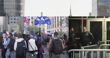 VIDEO Trump a ajuns la tribunalul din New York, unde începe un proces istoric