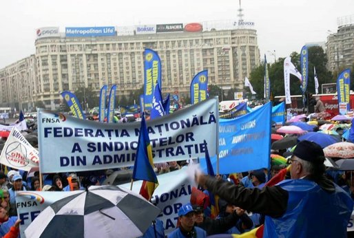 Protest organizat de sindicatele din Administrație, la Guvern. Sindicaliștii îl acuză pe premierul Ciolacu de ”hărțuire și amenințare” la adresa angajaților ”care protestează legitim”