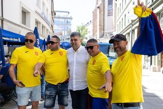 FOTO Marcel Ciolacu, baie de mulțime la Munchen înainte de meciul România-Ucraina