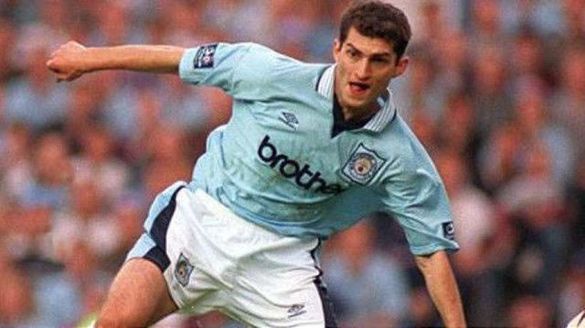 Mihail Kavelașvili, în 1996, în tricoul lui Manchester City. Sursă foto: https://www.statcity.co.uk/