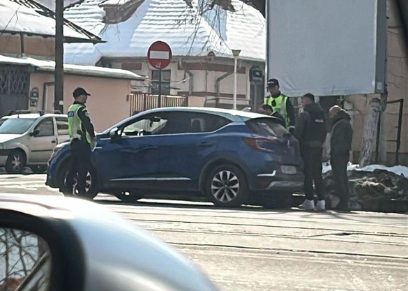FOTO - Imaginile cu aducerea lui Călin Georgescu la Parchet. Au fost instalate garduri de protecție. A râs când a fost întrebat despre legăturile sale cu Rusia
