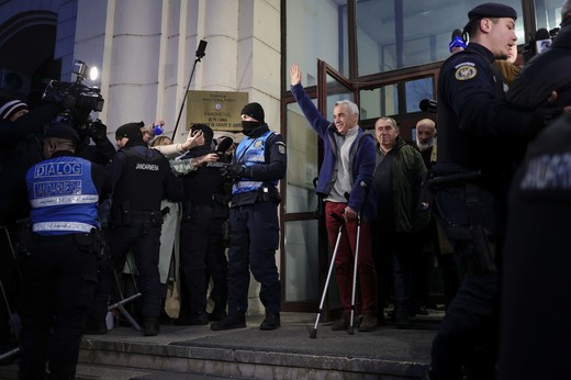 FOTO Călin Georgescu a ieșit de la Parchet în uralele mulțimii