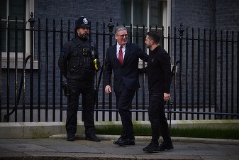 Zelenski, primit de Starmer în Downing Street. Premierul britanic l-a îmbrățișat și i-a spus: "Suntem alături de Ucraina". Duminică, liderul ucrainean se va întâlni cu regele Charles