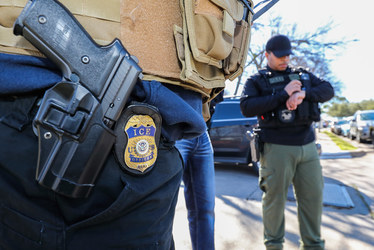 ULTIMA ORĂ FOTO Americanii pregătesc discret înființarea la București, într-un fost sediu PSD ultracentral, a unui birou al temutei agenții de forță care expulzează imigranți ilegali