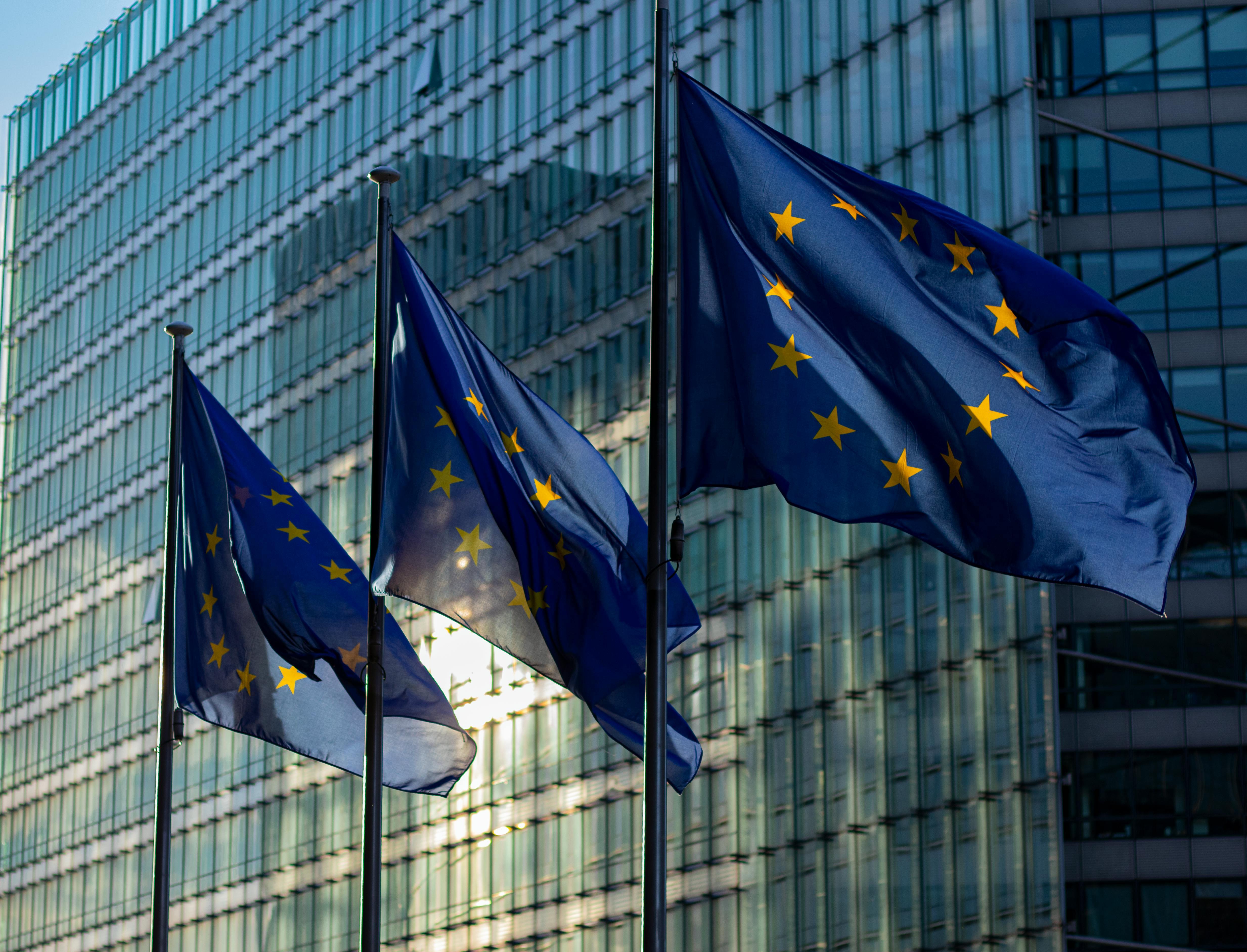 Uniunea Europeană se pregătește să riposteze la tarifele impuse de Trump: contramăsuri pentru importuri din SUA de până la 28 de miliarde de dolari