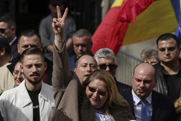 FOTO Șoșoacă a scris cu pixul pe buletinul de vot numele lui Vlad Țepeș „cel mai tare”, Vadim, Ceaușescu,  Avram Iancu, Tudor Vladimirescu