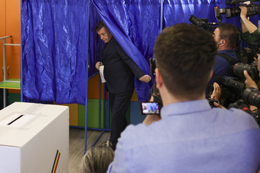 ULTIMA ORĂ Crin Antonescu și-a recunoscut înfrângerea