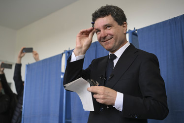 PRESA INTERNAȚIONALĂ: Primarul Bucureștiului se profilează drept câștigător al alegerilor prezidențiale din România. Participarea depășește cu mult cea din primul tur, grație votului masiv al alegătorilor din străinătate