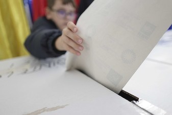 AUR și USR au votat revenirea la alegerea primarilor în două tururi de scrutin, dar PSD și PNL s-au opus