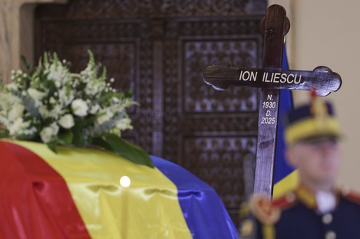 FOTO Sicriul cu trupul neînsuflețit al lui Ion Iliescu, depus pe catafalcul din Sala Unirii, de la Cotroceni. Emil Constantinescu, Traian Băsescu, Ilie Bolojan, miniștri și lideri PSD, la catafalc