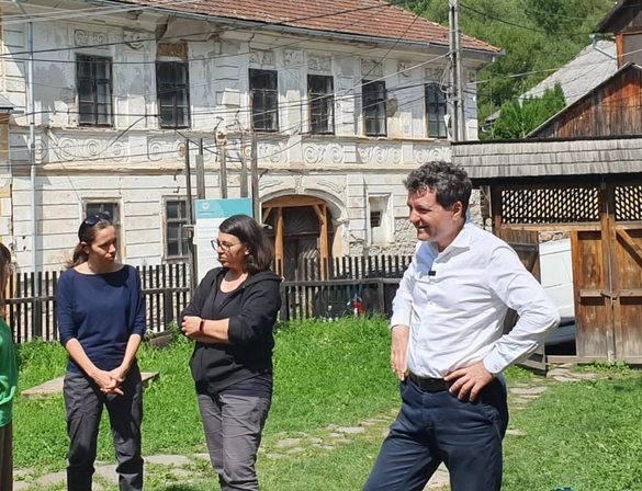 Nicușor Dan, cu familia la Roșia Montană FOTO