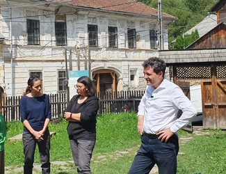 Nicușor Dan, alături de familie, despre exploatarea aurului la Roșia Montană FOTO