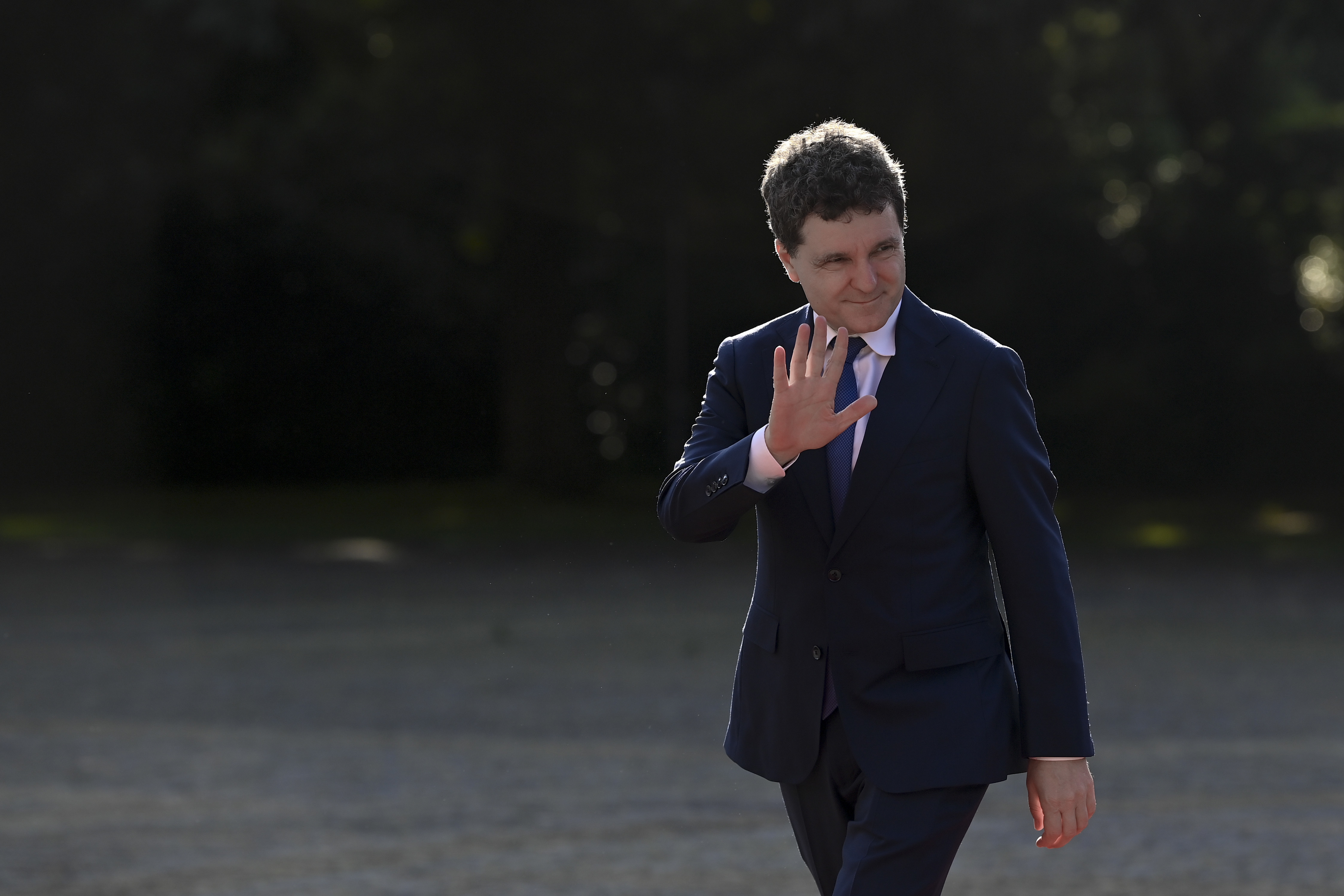 FOTO De ce s-a dus brusc  Nicușor Dan la Guvern. ”E ca la Radio Erevan: "e adevărat că tovarășul X și cu tovarășul Y s-au certat?"